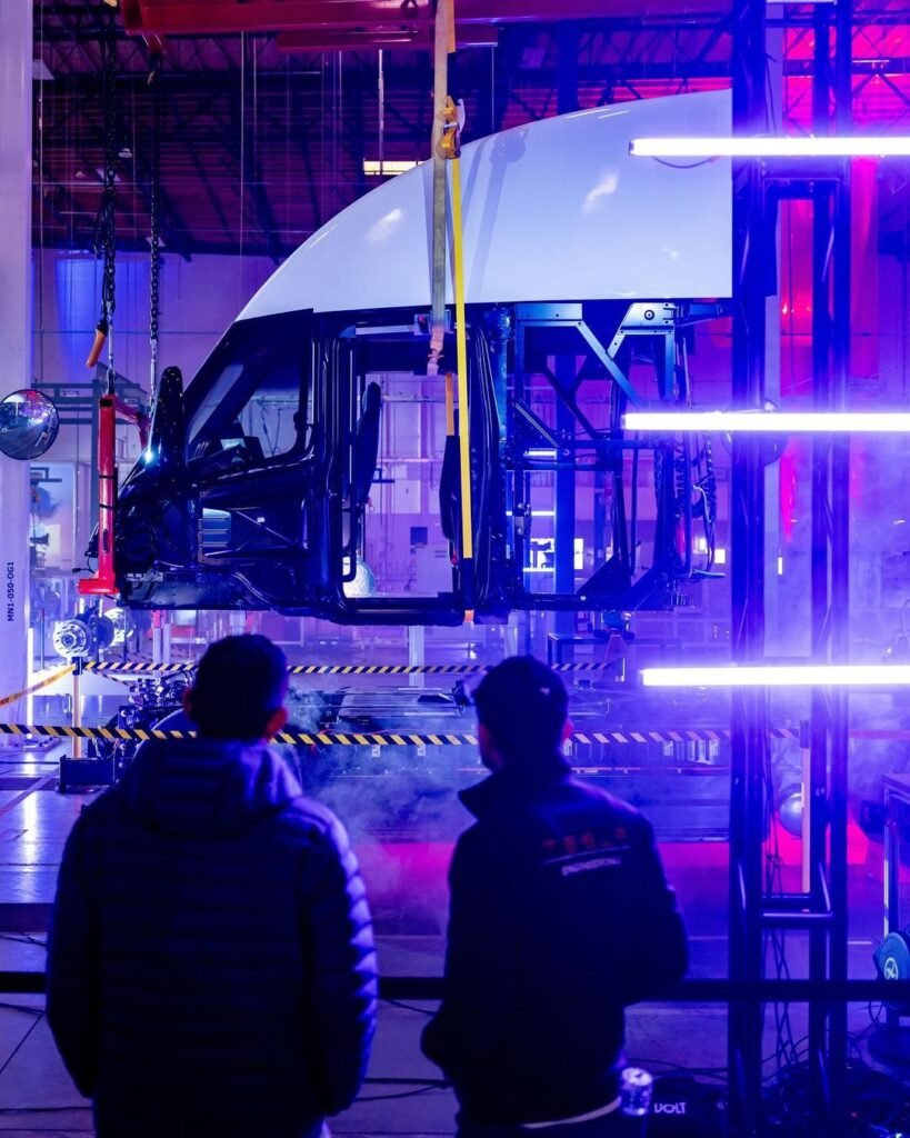 Tesla starts delivering its first electric trucks, after a 3-year delay