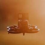 DJI Avata Vuelo FPV inmersivo seguro y fácil, con control intuitivo de movimientos.