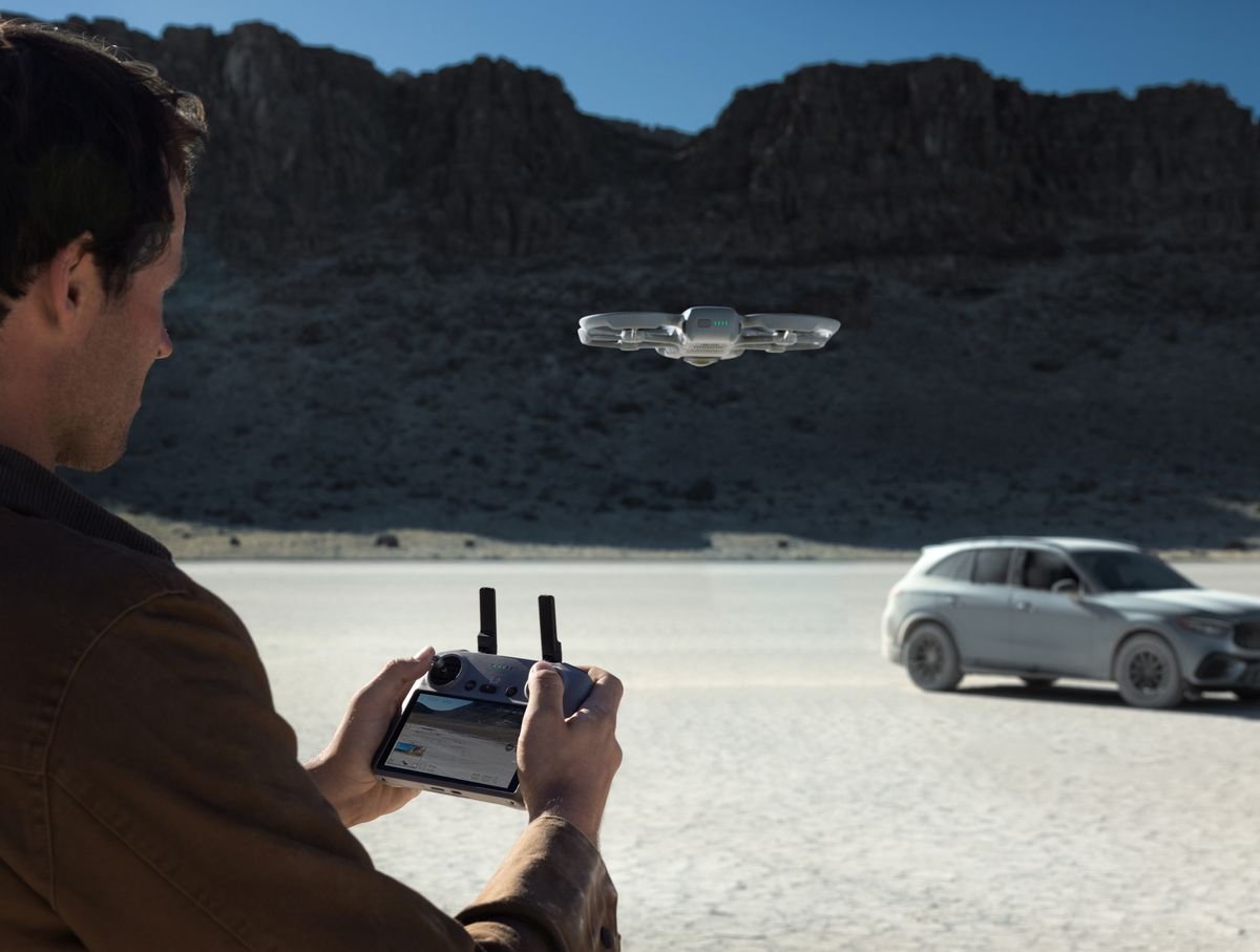 DJI Avata 360 con mando DJI RC 2 – foto oficial del fabricante